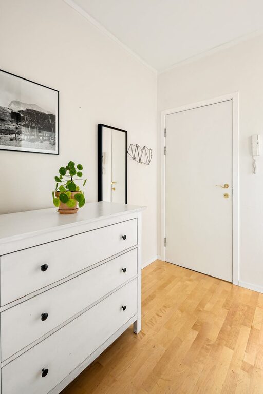 Simple Ways to Organize Your Entryway for a Clutter-Free Home